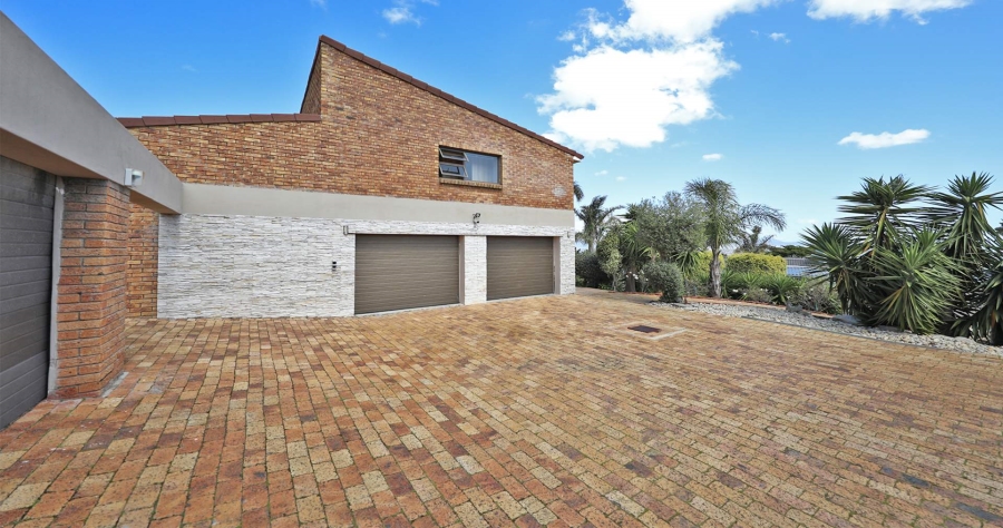 5 Bedroom Property for Sale in Plattekloof Western Cape